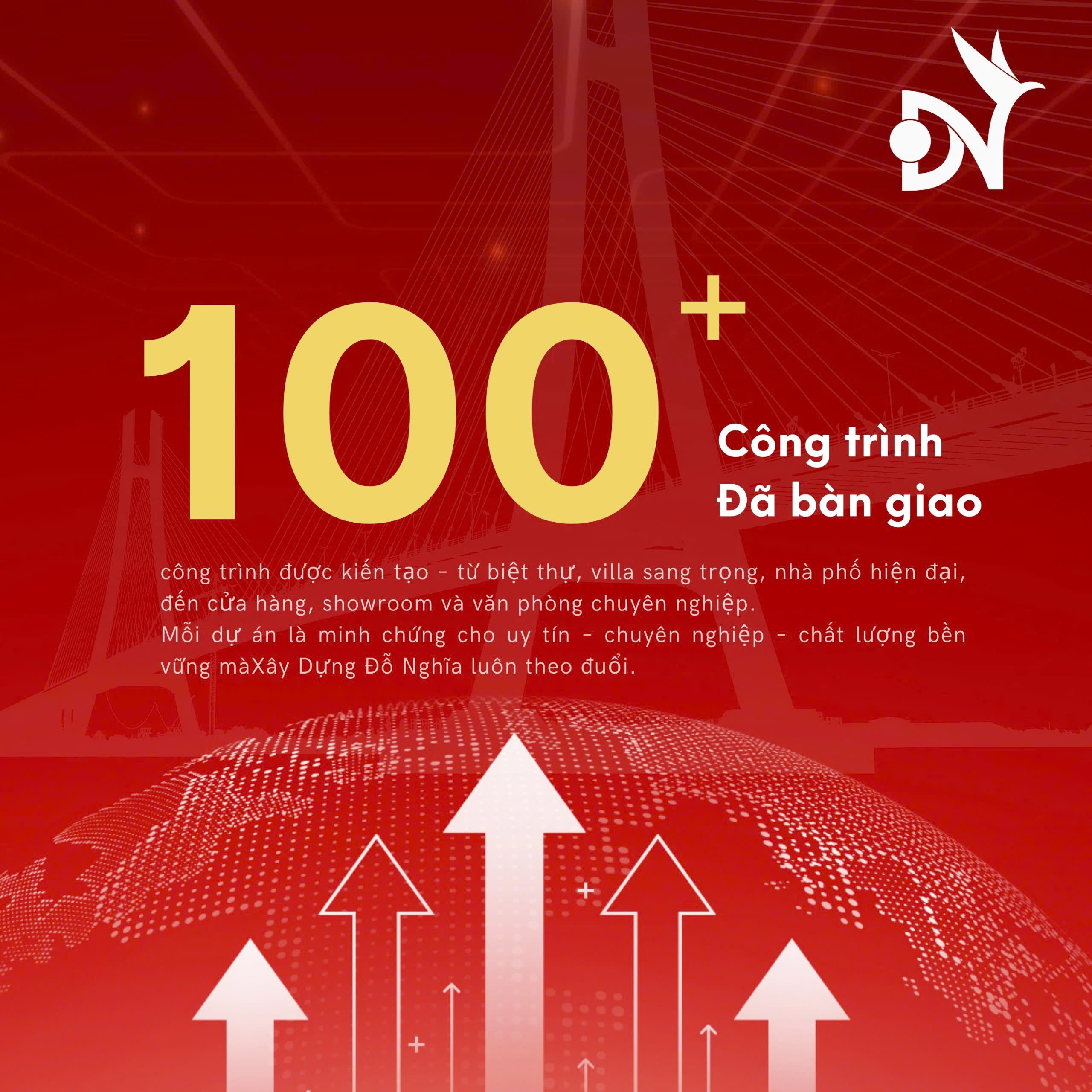 Phòng bếp hiện đại, sang trọng với đảo bếp lớn mặt đá tối màu, tủ bếp gỗ sáng màu, bếp từ, lò nướng âm tường, máy hút mùi và ghế bar.